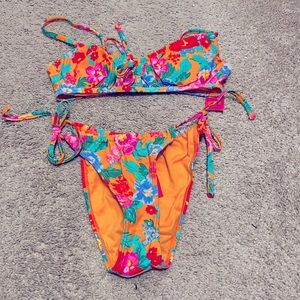 Beautiful floral bikini from our favorite place… TARGET! NWT!!